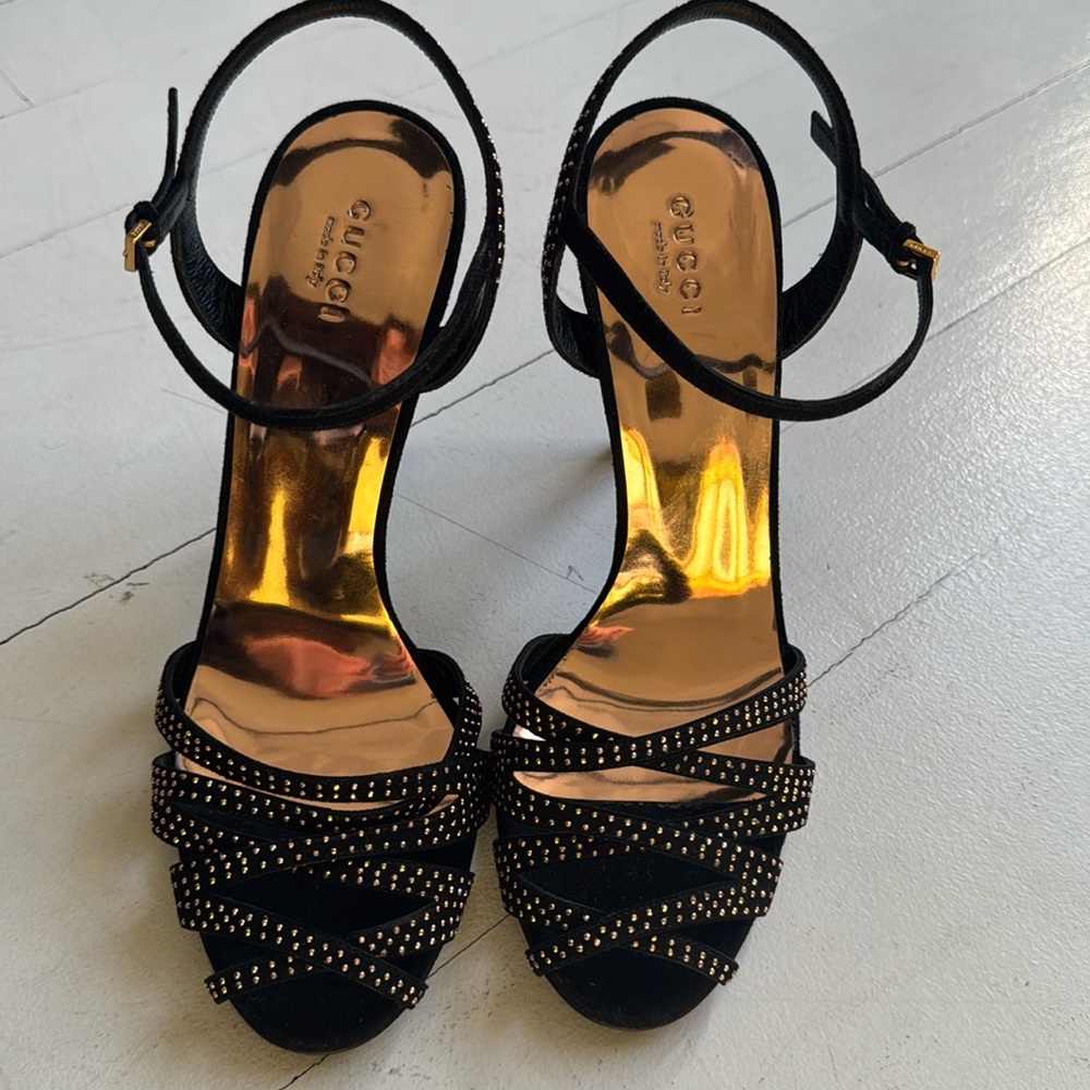 GUCCI rose gold studded cage toe heel. BLK suede. Near New Condition SZ 38.5
